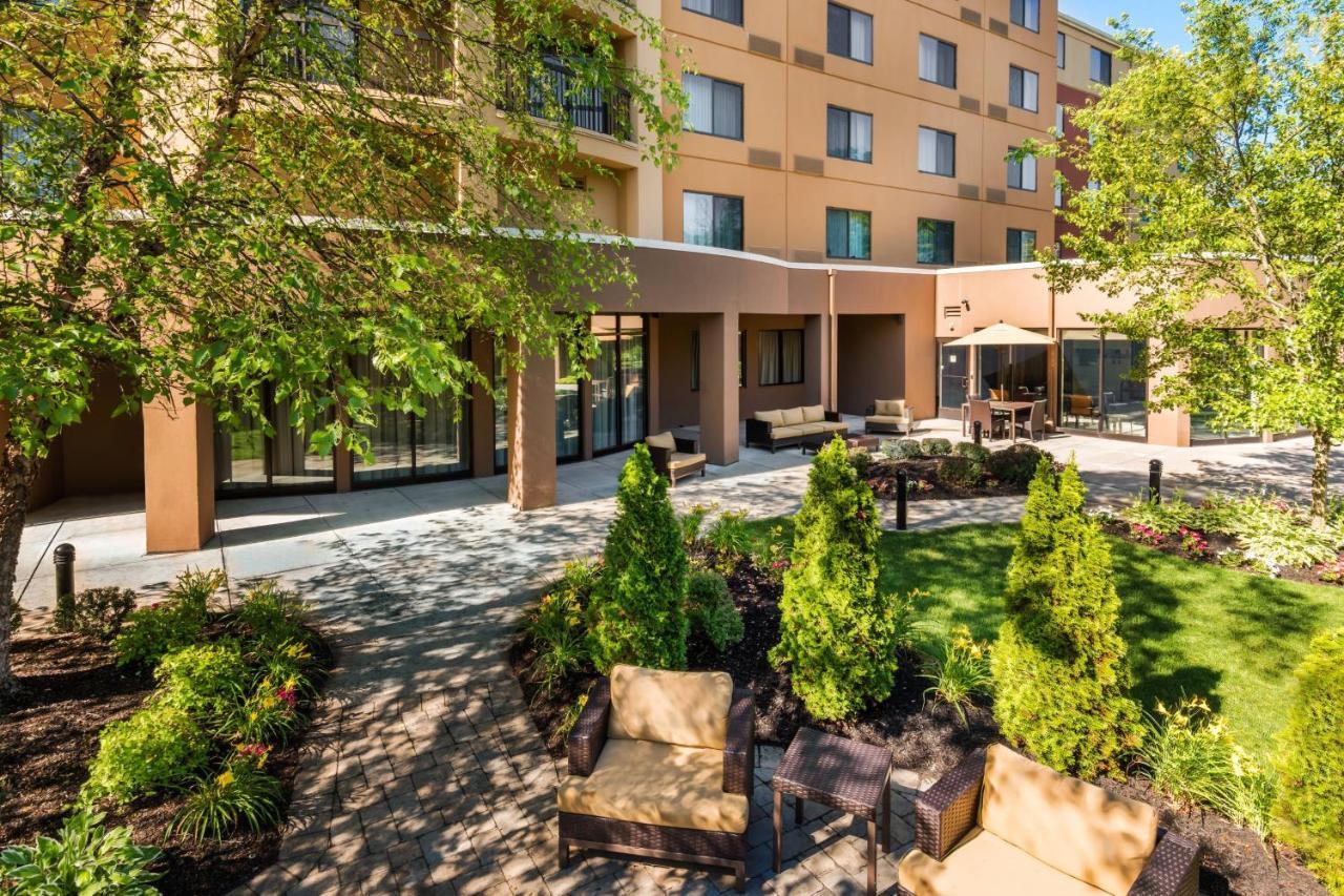 Courtyard By Marriott Providence Lincoln Hotel Exterior foto